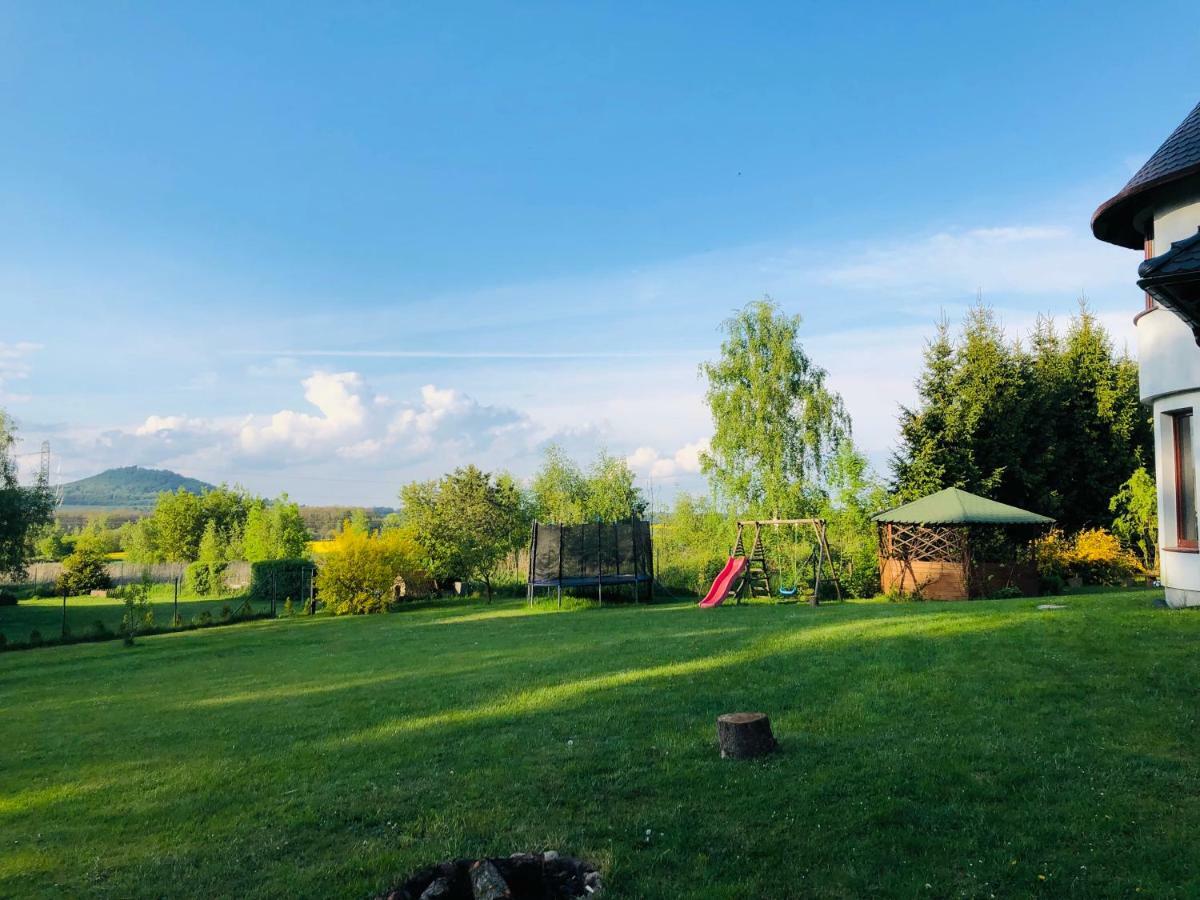 Nibylandia Dom Pod Lasem Nowa Wies Grodziska Exterior foto